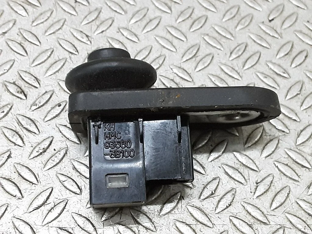 Aizmugurējo durvju atvēršanas/ aizvēršanas devējs 93560