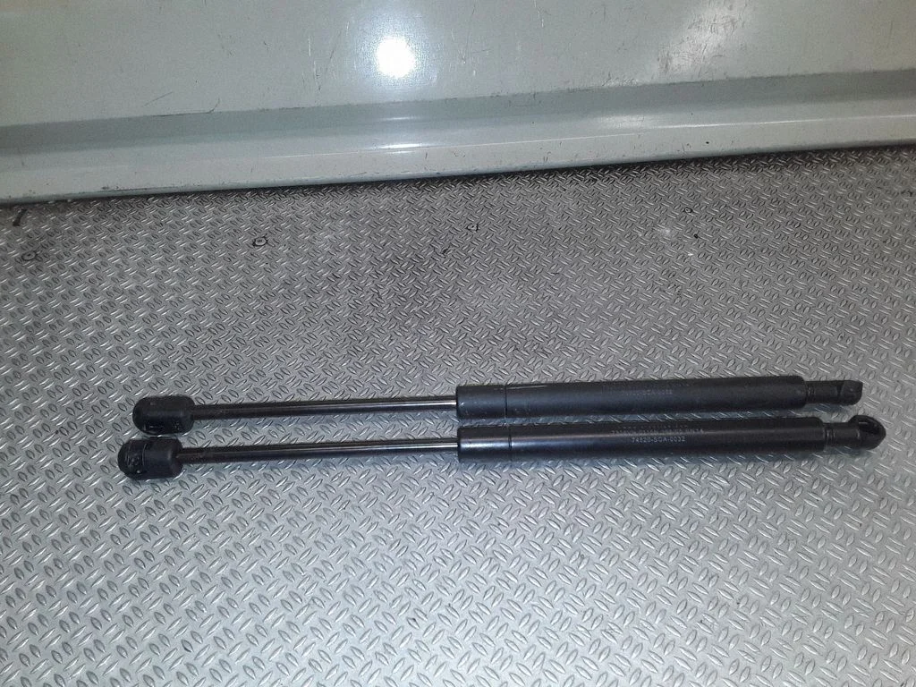 Tagaklaasi gaasiamortisaator 74820SCA0032