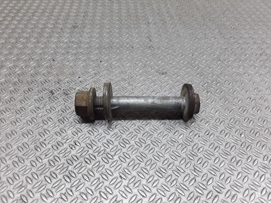 Rear suspension camber bolt