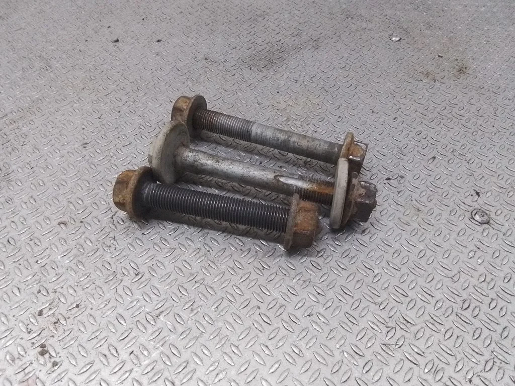 Rear suspension camber bolt