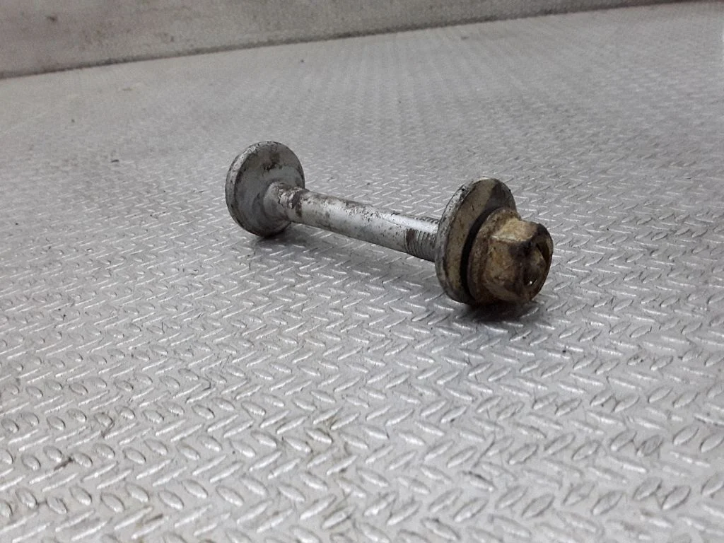 Rear suspension camber bolt