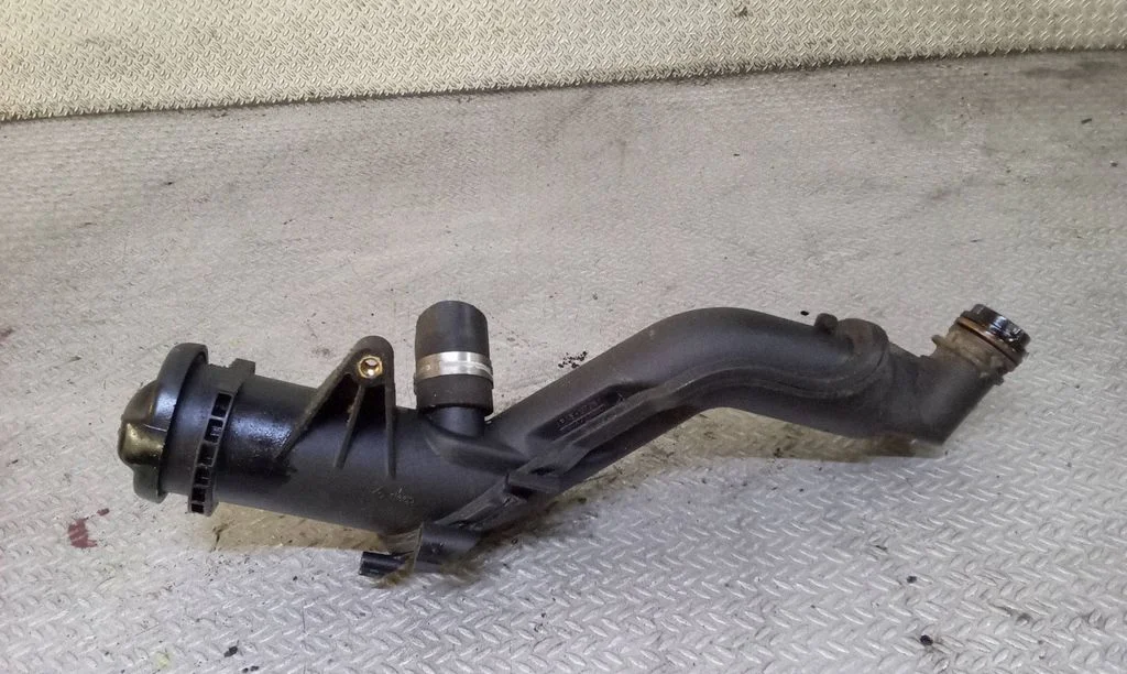 Oil fill pipe 9654733980