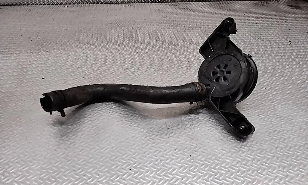 Oil fill pipe
