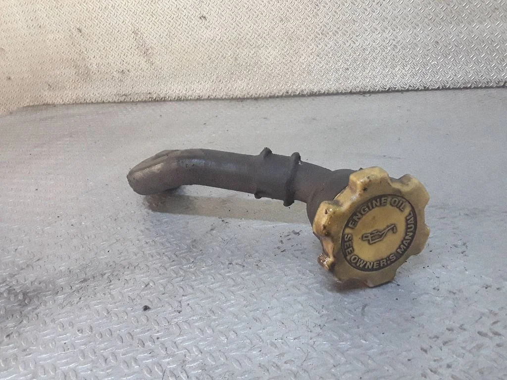 Oil fill pipe