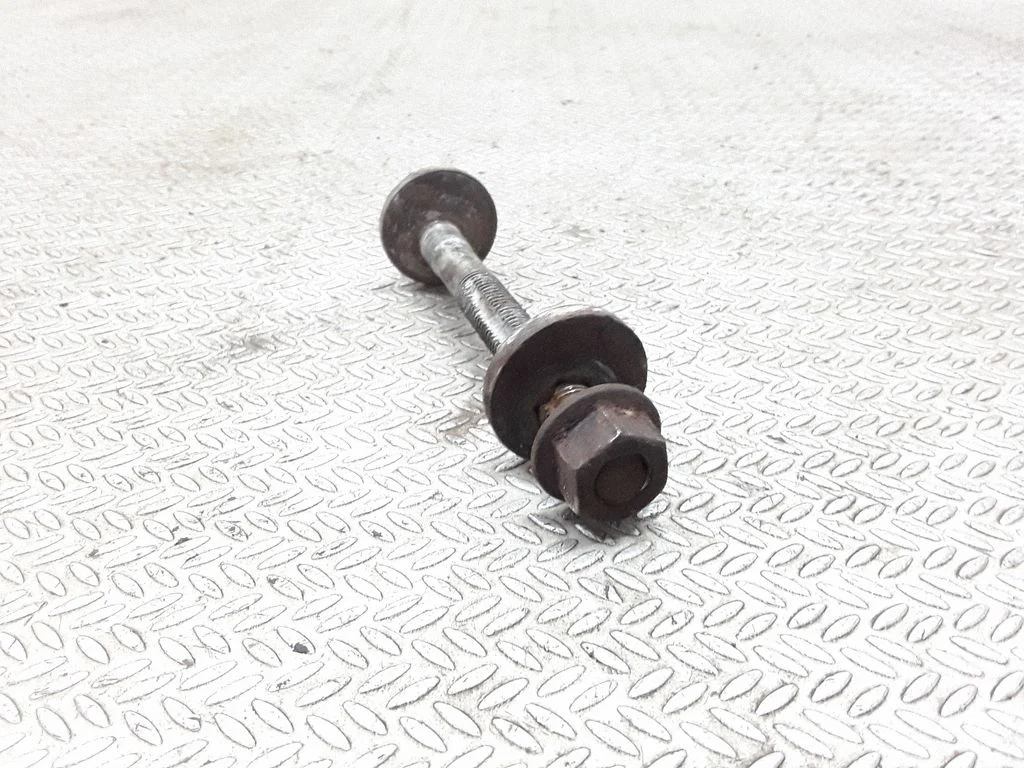 Rear suspension camber bolt