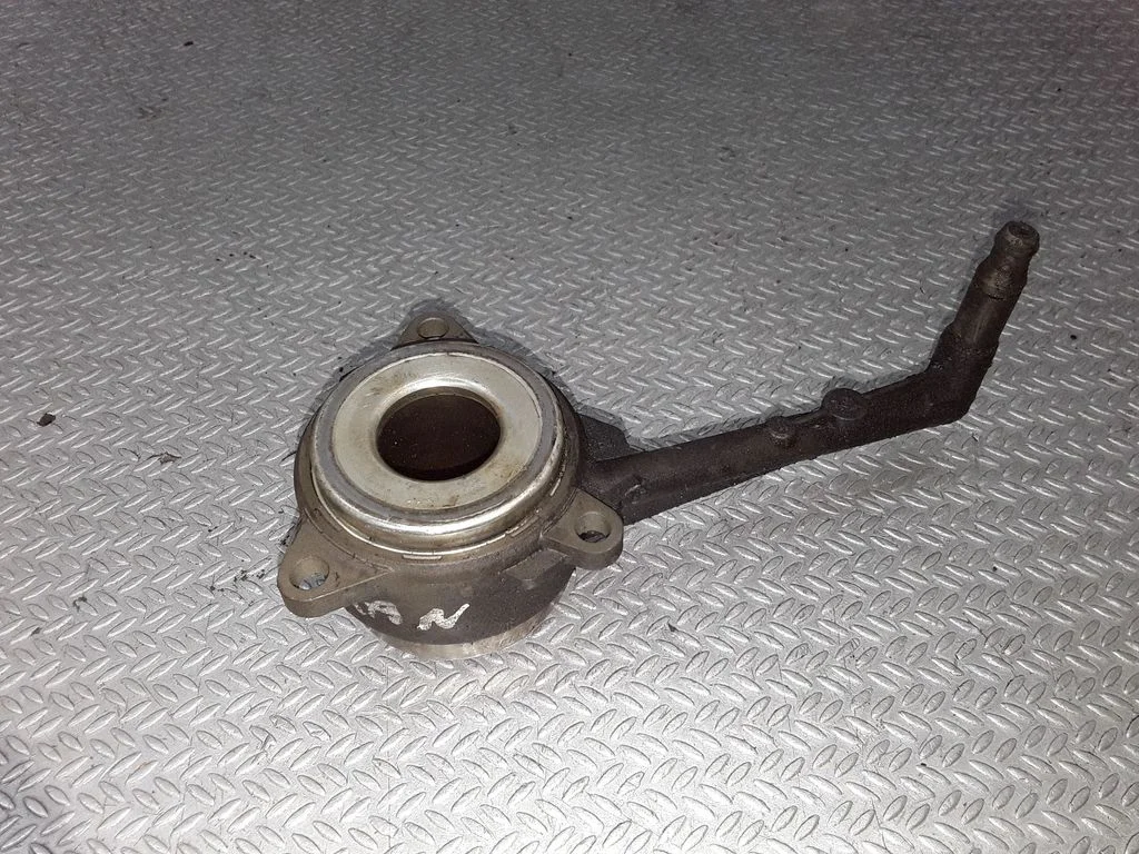 Clutch release bearing slave cylinder
