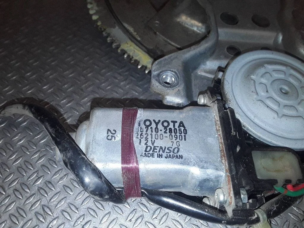 Tagaukse elektriline aknatõstuk mootoriga 8571028050