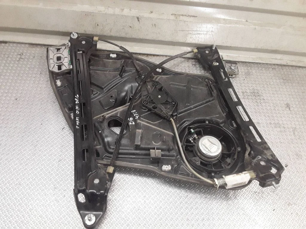 Rear door window regulator with motor 3C8839756D