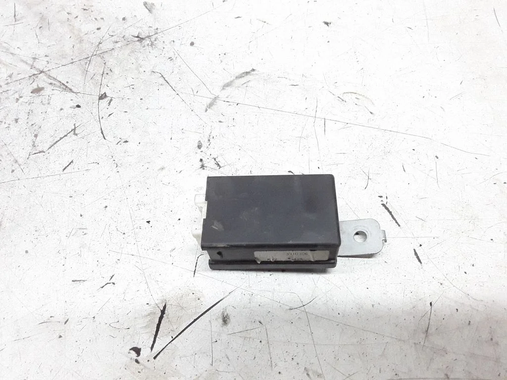 Wing mirror control module MR583832