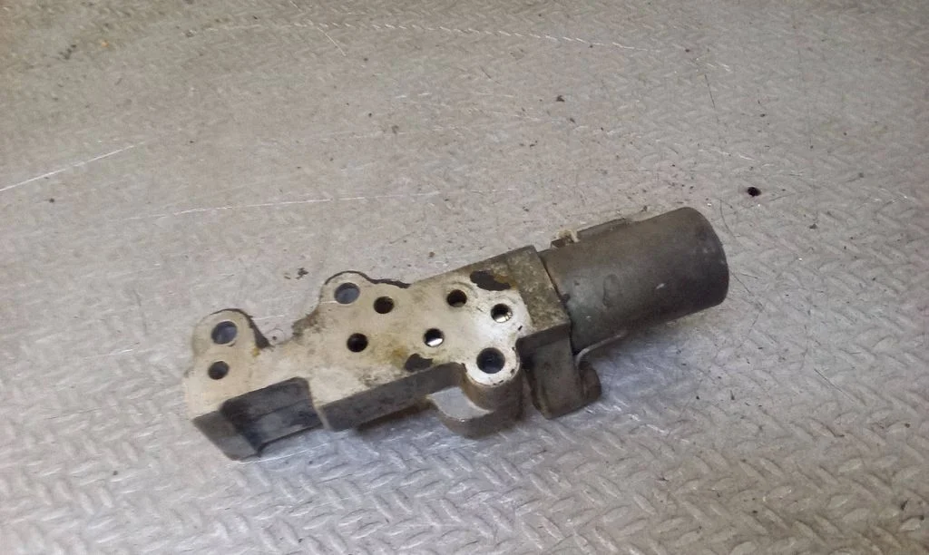 Camshaft vanos timing valve – Nissan Murano Z50 (2002-2008)