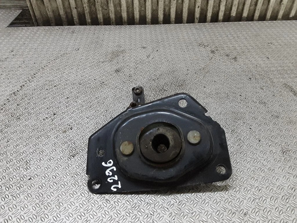 Front shock absorber mounting bracket 374610C