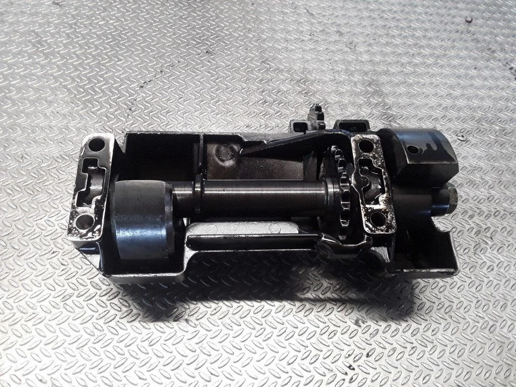 Wałek wyrównoważający pompy oleju – Audi A6 Allroad C5 (1999-2005)