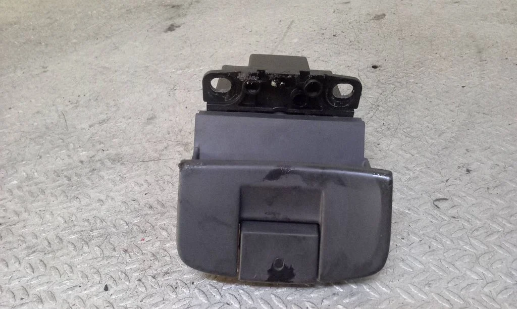 Hand brake release handle 8200048590D