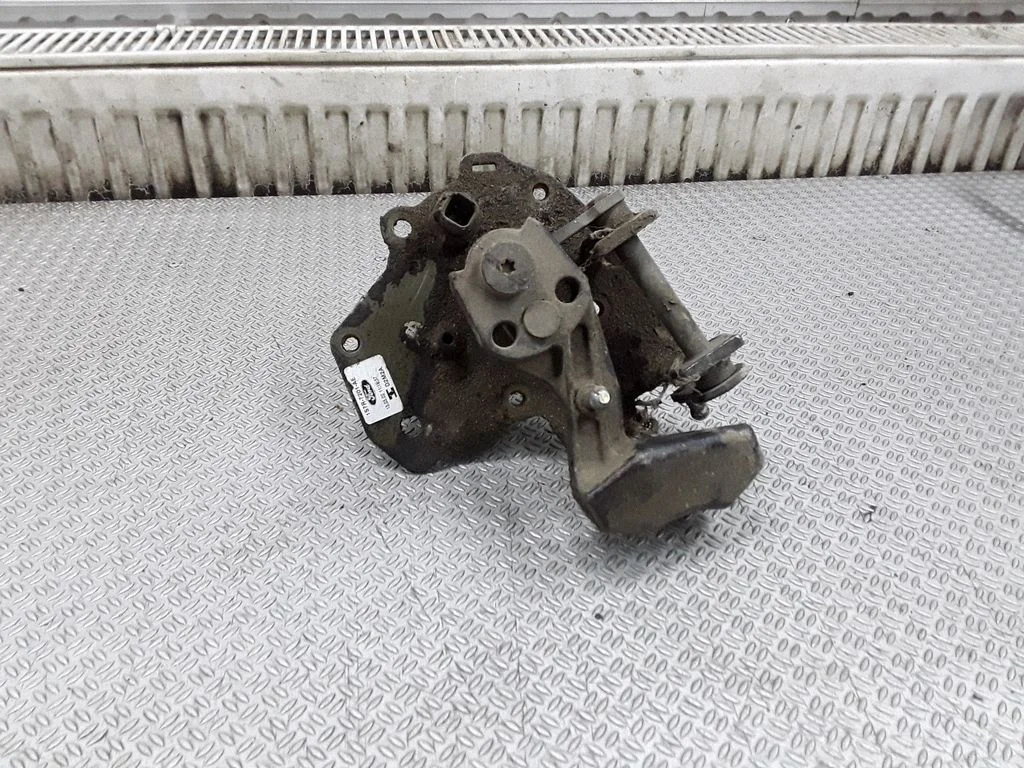 Gear selector/shifter in gearbox 1S7R7201AE