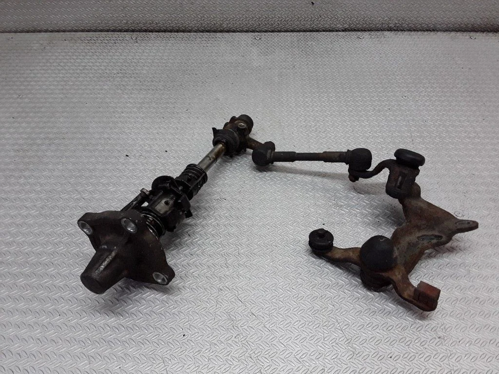 Gear selector/shifter in gearbox