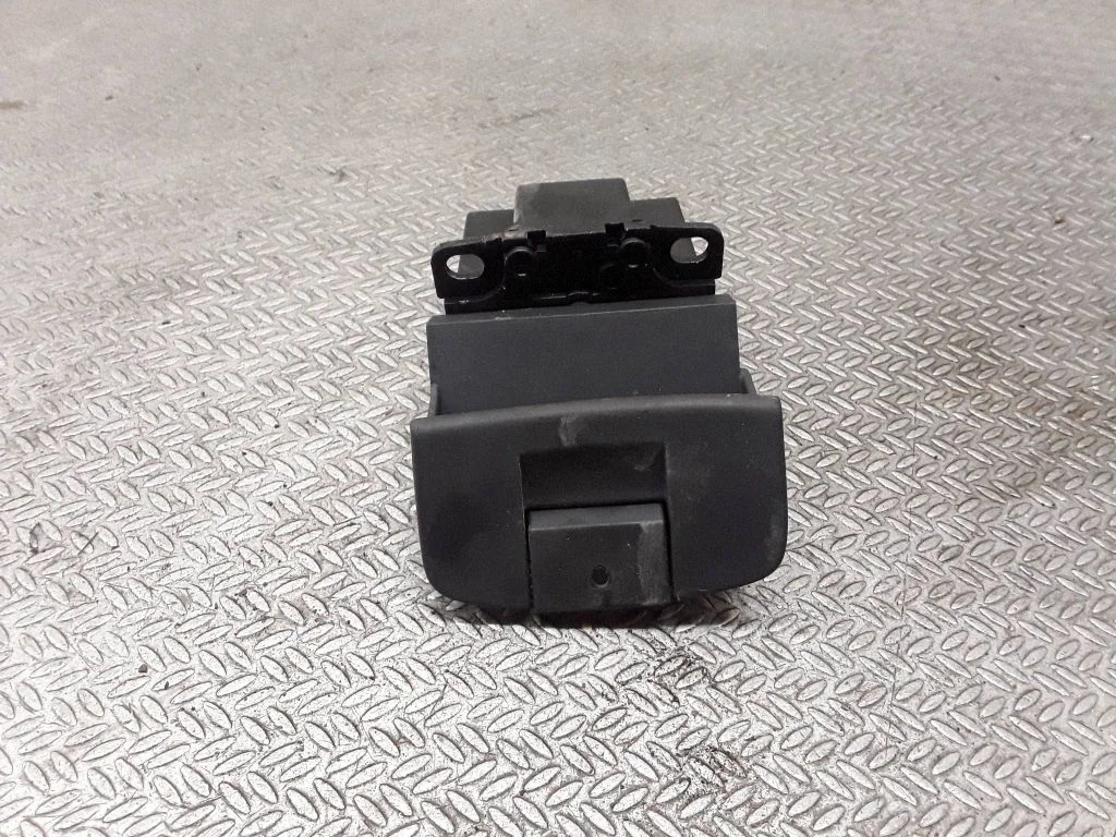 Hand brake release handle 8200048590