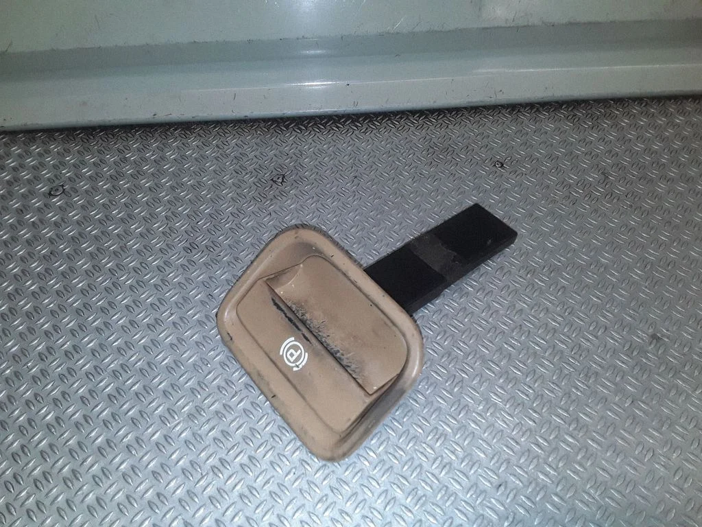 Hand brake release handle 7L5711814