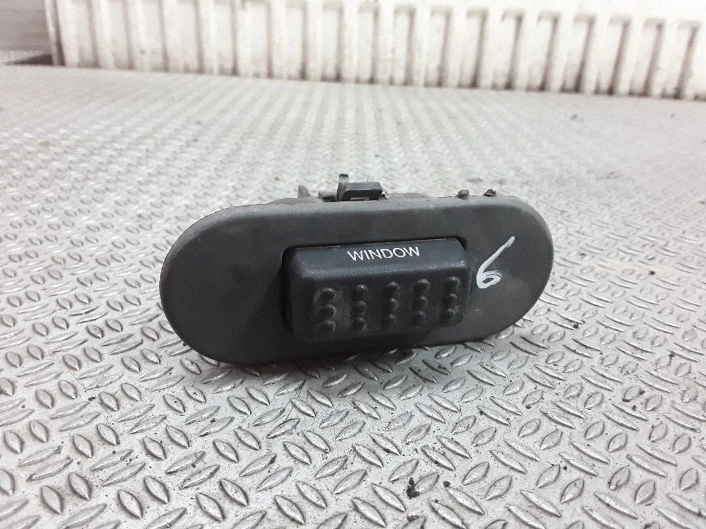 Tailgate glass/window release handle