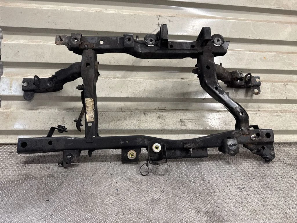 Hybrid/electric vehicle battery bracket