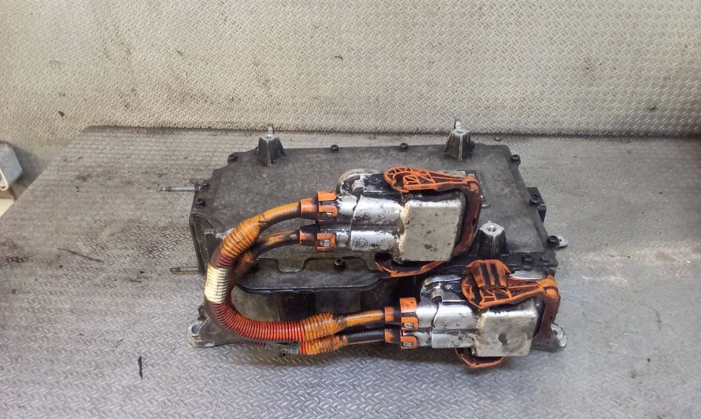 Voltage converter inverter 24293077