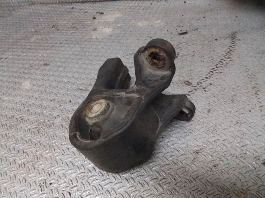 Rear differential mounting bracket