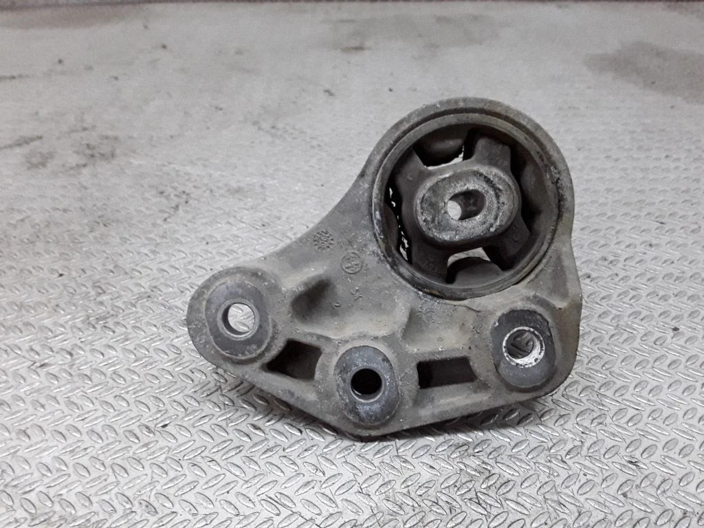 Rear differential mounting bracket