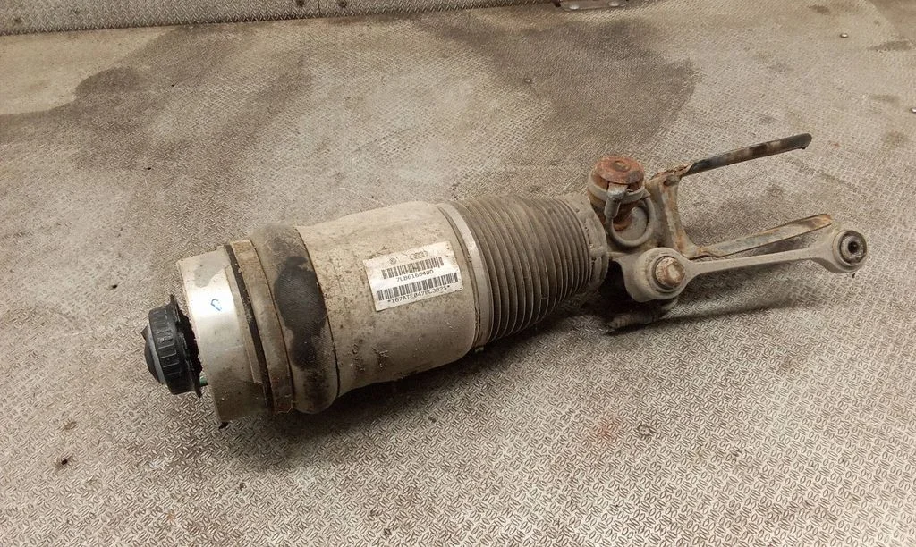 Air suspension front shock absorber – Audi Q7 4L (2005-2015)
