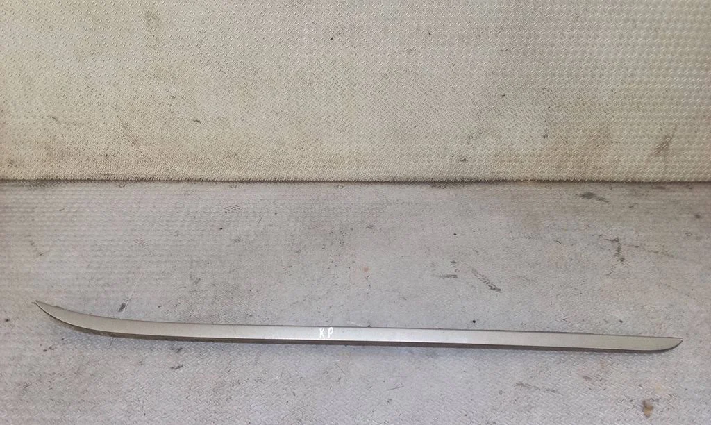 Windshield trim 861313Z000
