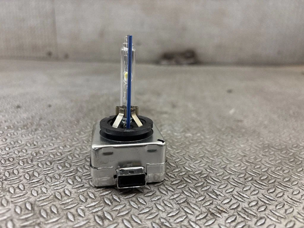 Xenon bulb – front left