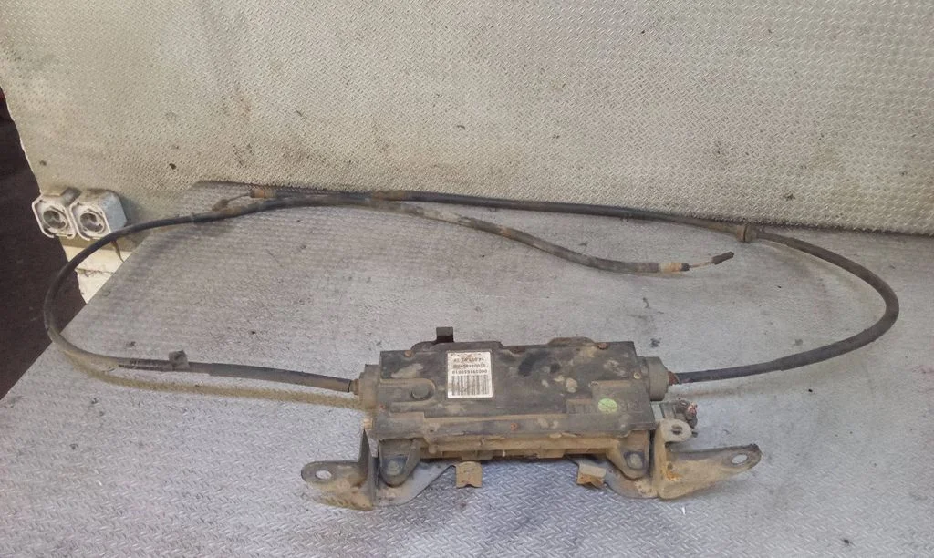 Hand brake control module 8200418646B