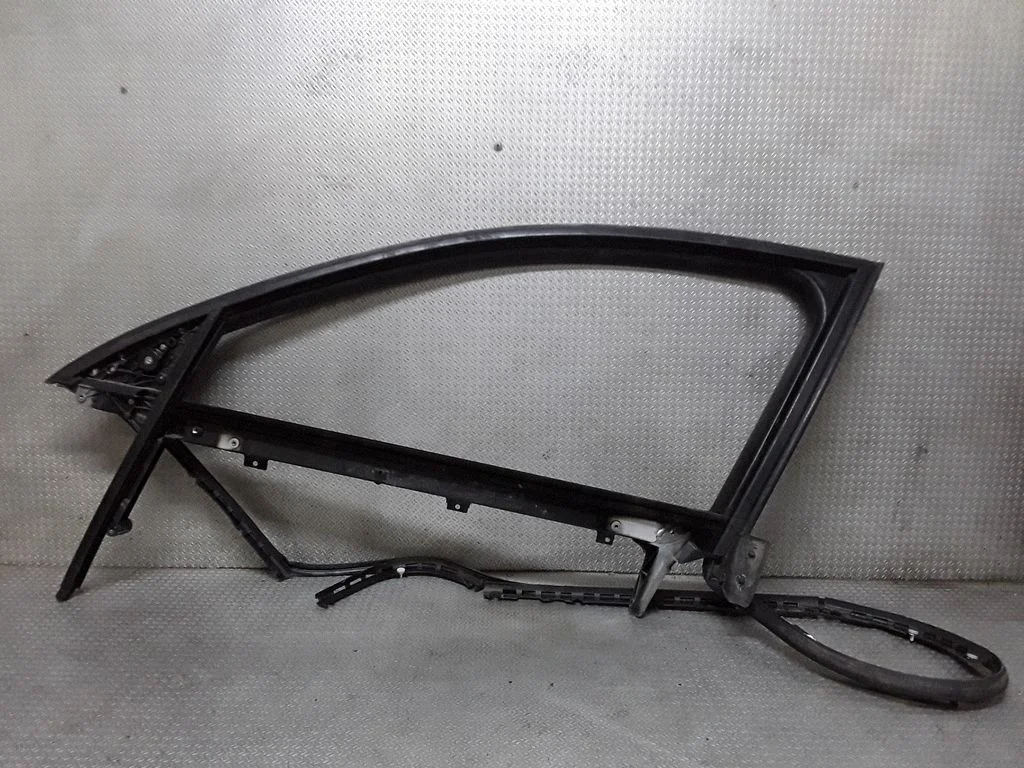 Esiukse klaasi raam 4F0867381C