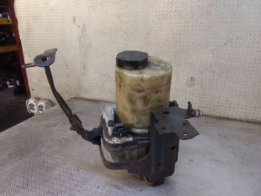 Roolivõimendi pump (elektriline)