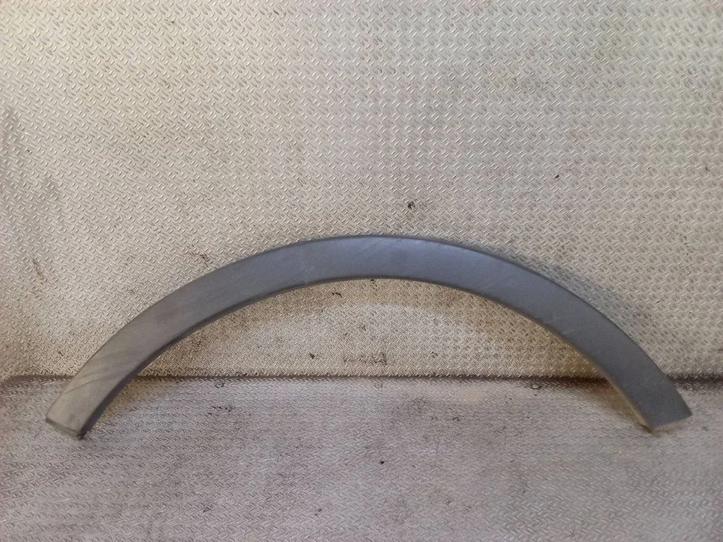 Moldings uz aizmugurējā spārna 8V41S286D02AB