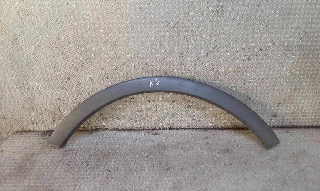 Rear fender molding trim 8V41S286D03AB