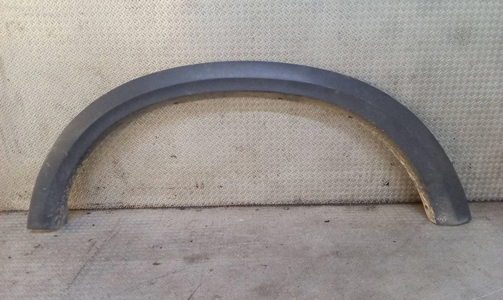 Rear fender molding trim – Volvo XC90 (2003-2006)