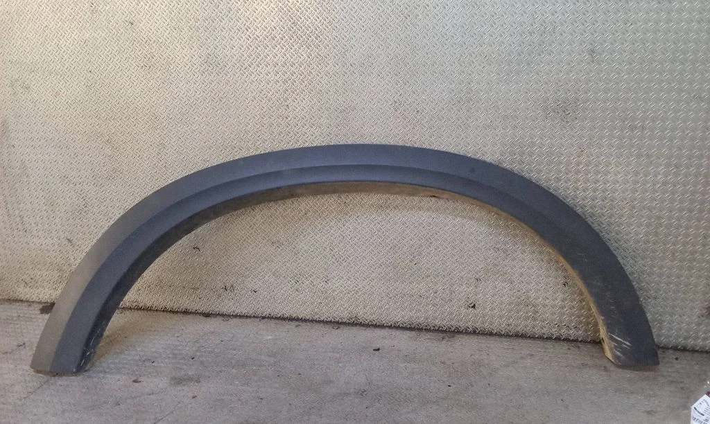 Rear fender molding trim – Volvo XC90 (2003-2006)