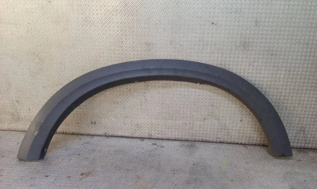 Rear fender molding trim – Volvo XC90 (2003-2006)