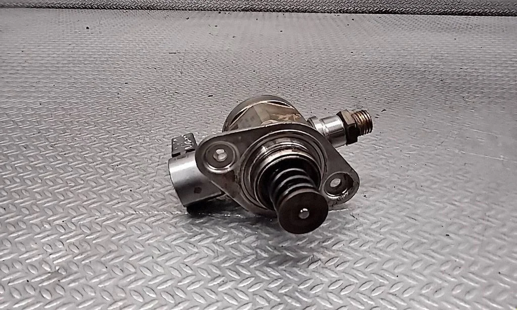 Mehaaniline kütusepump 06H127025P