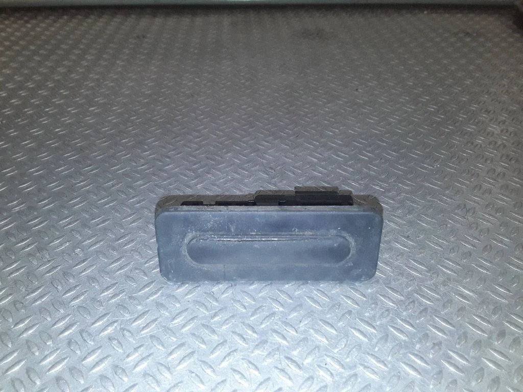 Tailgate opening switch 9676028380