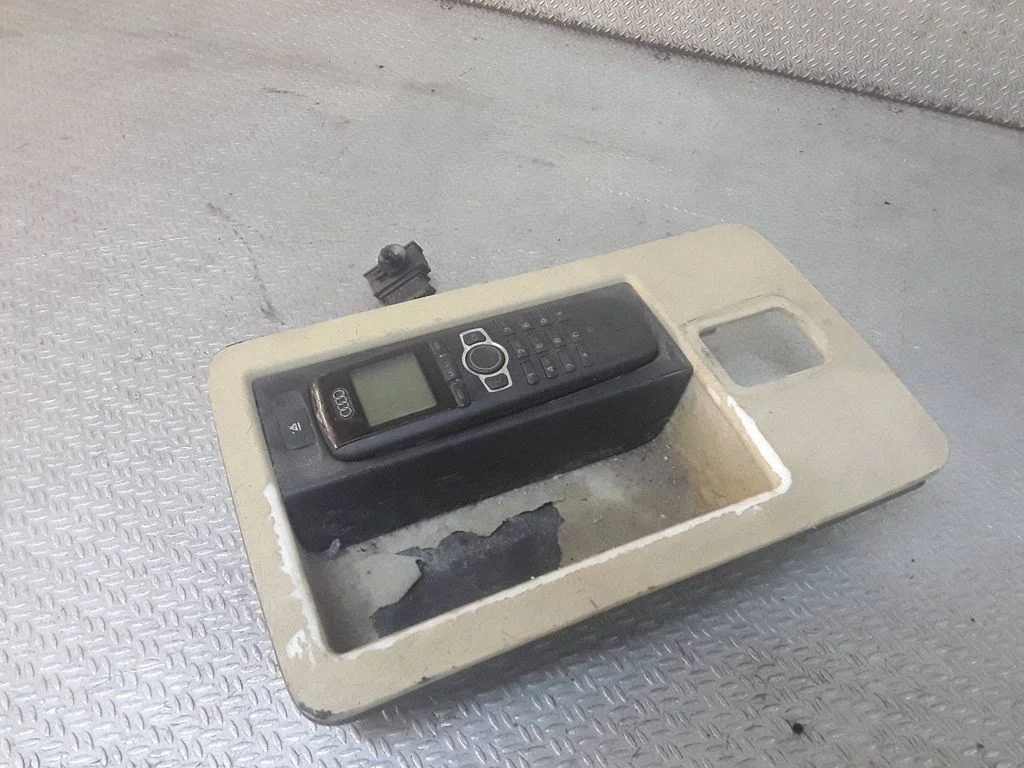 Telefon 4E0863075F