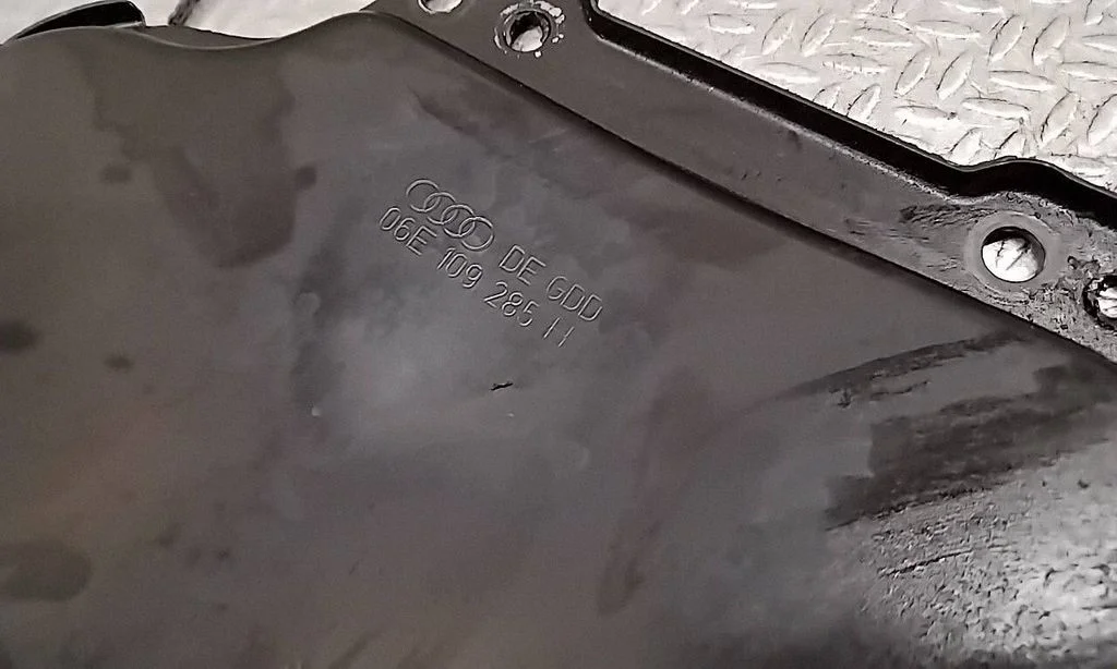 Timing chain cover 06E109285H
