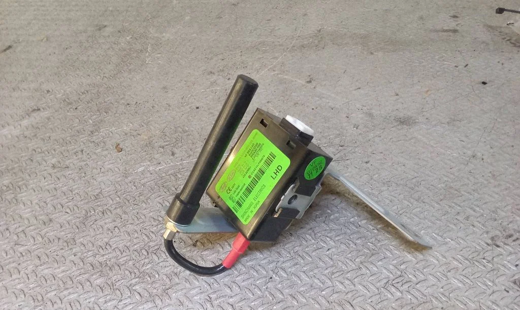 Keyless (KESSY) go control unit/module 954703Z000