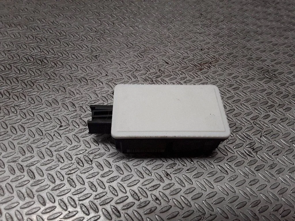 Bezatslēgas sistēmas KESSY (keyless) vadības bloks/modulis 31268995