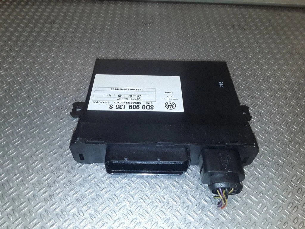 Keyless (KESSY) go control unit/module 3D0909135S