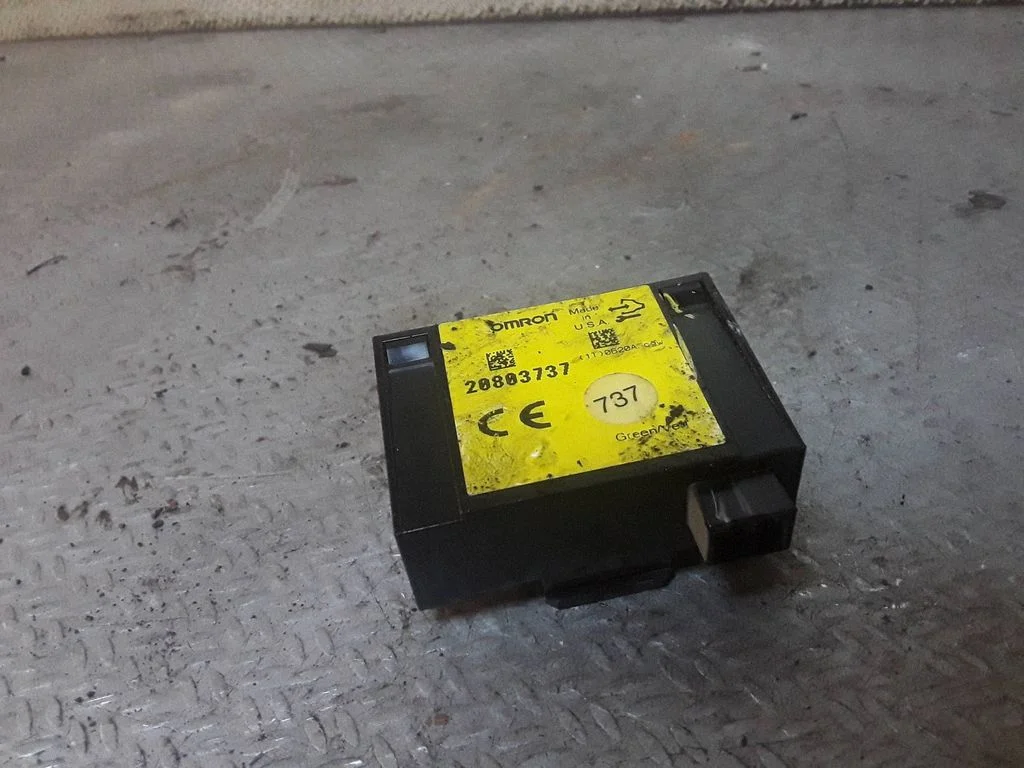 Bezatslēgas sistēmas KESSY (keyless) vadības bloks/modulis 20803737
