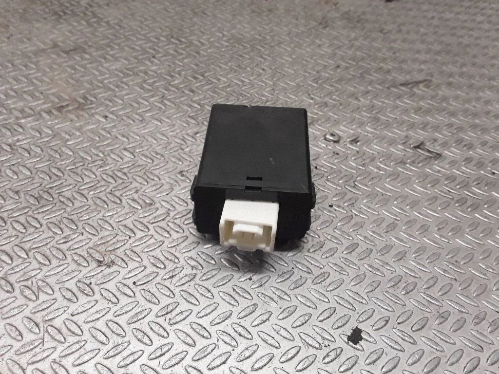 Võtmeta süsteemi KESSY (keyless) juhtplokk/moodul X1T85672M