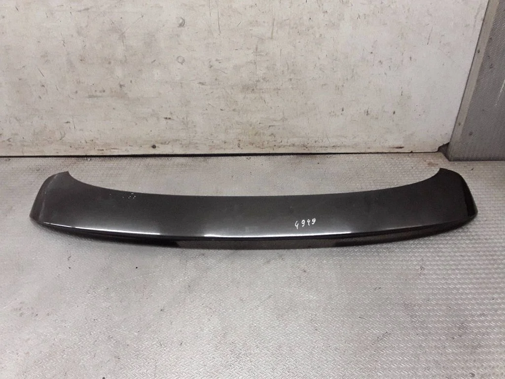 Tailgate/trunk spoiler GS2A51961