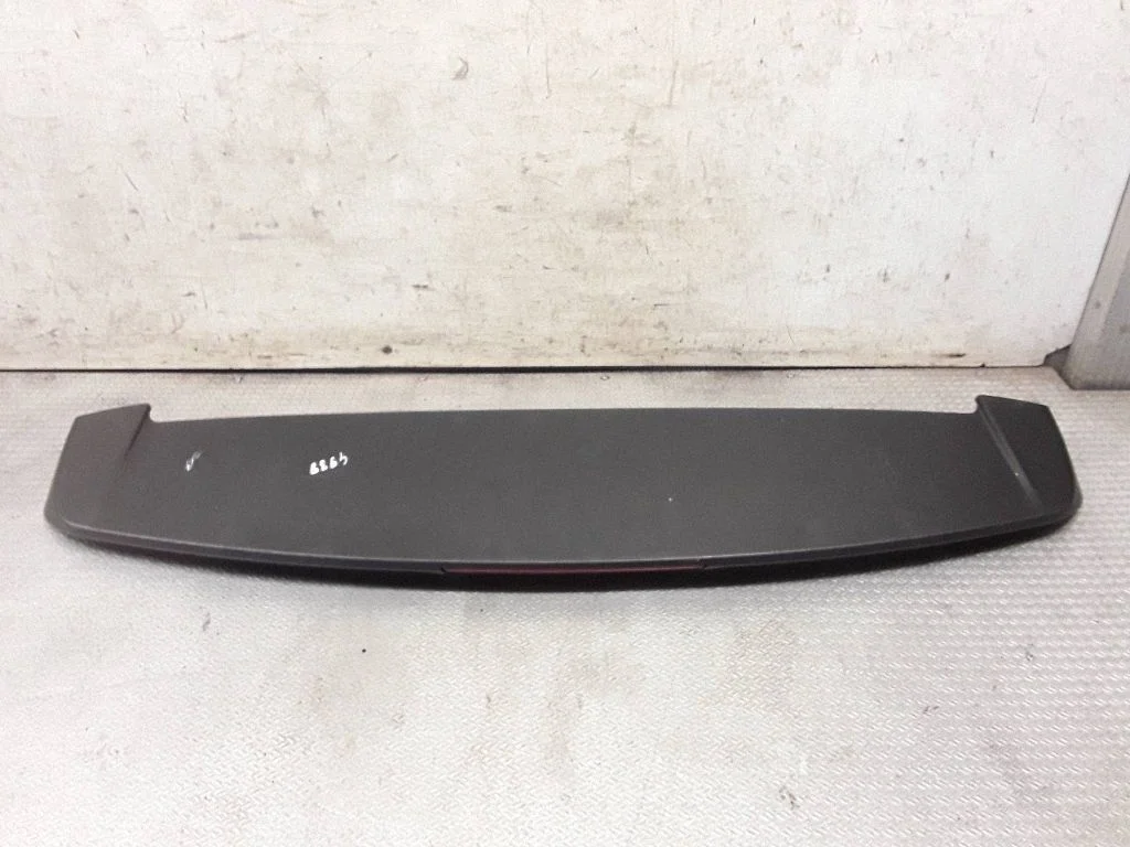 Aizmugurējā vāka spoilers 11009F