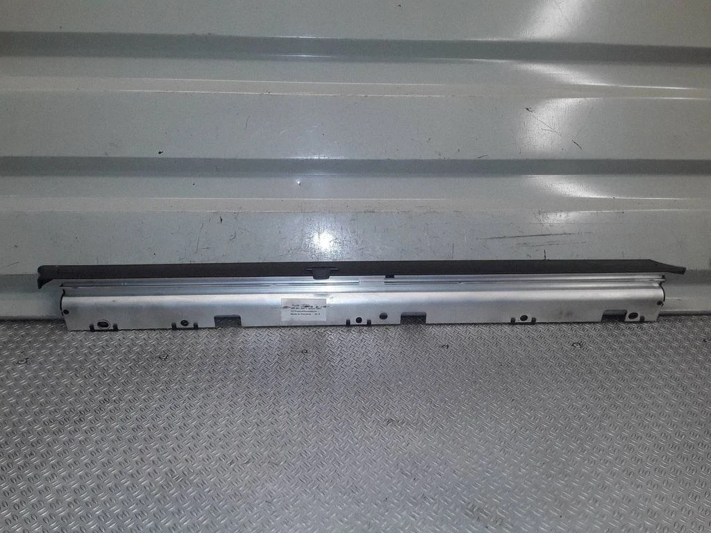 Aizmugurējā loga aizkariņš 4E0861334F