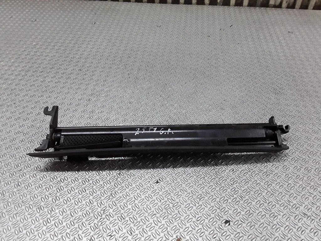Aizmugurējā loga aizkariņš 3D4861333A